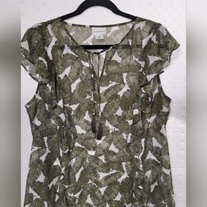 Liz Claiborne Green and White Bird Print Top